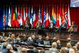 NAVO-Parlementaire Assemblee houdt lentezitting in Dayton