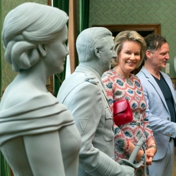 Borstbeelden van Koning Filip en Koningin Mathilde in de Senaat