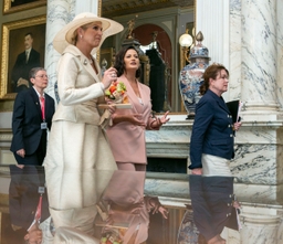 Willem-Alexander en Máxima op bezoek in het parlement