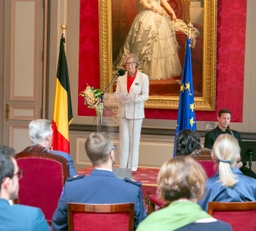 Borstbeelden van Koning Filip en Koningin Mathilde in de Senaat