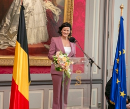 Borstbeelden van Koning Filip en Koningin Mathilde in de Senaat
