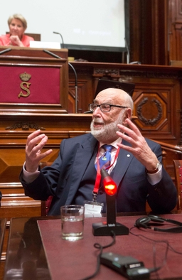 Conférence avec François Englert : « D'un boson à l’Univers, des particules aux satellites »