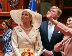 Willem-Alexander en Máxima op bezoek in het parlement
