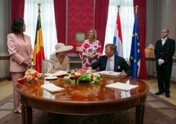 Willem-Alexander en Máxima op bezoek in het parlement