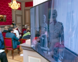 Borstbeelden van Koning Filip en Koningin Mathilde in de Senaat