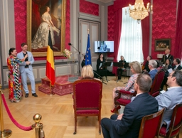 Bustes du Roi Philippe et de la Reine Mathilde au Sénat