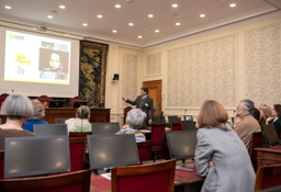Het Senaatspersoneel steunt “Light for the world”