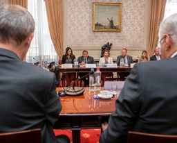 Une délégation parlementaire américaine visite le Sénat