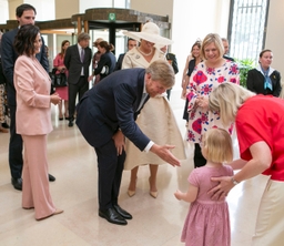 Willem-Alexander en Máxima op bezoek in het parlement