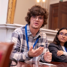 Jeugdraden debatteren in de Senaat over klimaat en biodiversiteit