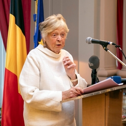 Groep van Wijzen presenteert zijn conclusies aan de federale regering
