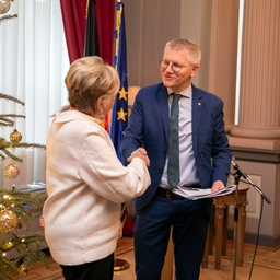 Groep van Wijzen presenteert zijn conclusies aan de federale regering