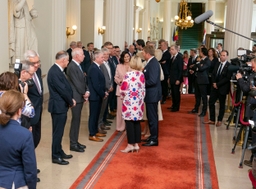 Willem-Alexander en Máxima op bezoek in het parlement