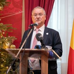 Groep van Wijzen presenteert zijn conclusies aan de federale regering