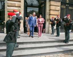 Bustes du Roi Philippe et de la Reine Mathilde au Sénat