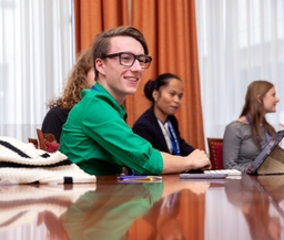 Jeugdraden debatteren in de Senaat over klimaat en biodiversiteit