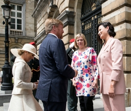 Willem-Alexander en Máxima op bezoek in het parlement