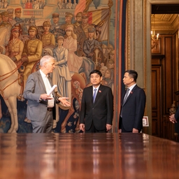 Visite d'une délégation vietnamienne au Sénat