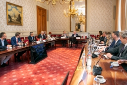 Une délégation parlementaire américaine visite le Sénat