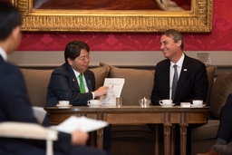 Ontmoeting met Z.E. de heer Yoshimasa HAYASHI