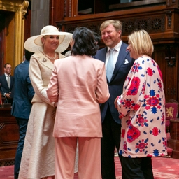 Willem-Alexander en Máxima op bezoek in het parlement