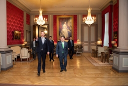 Ontmoeting met Z.E. de heer Yoshimasa HAYASHI