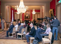 Groep van Wijzen presenteert zijn conclusies aan de federale regering