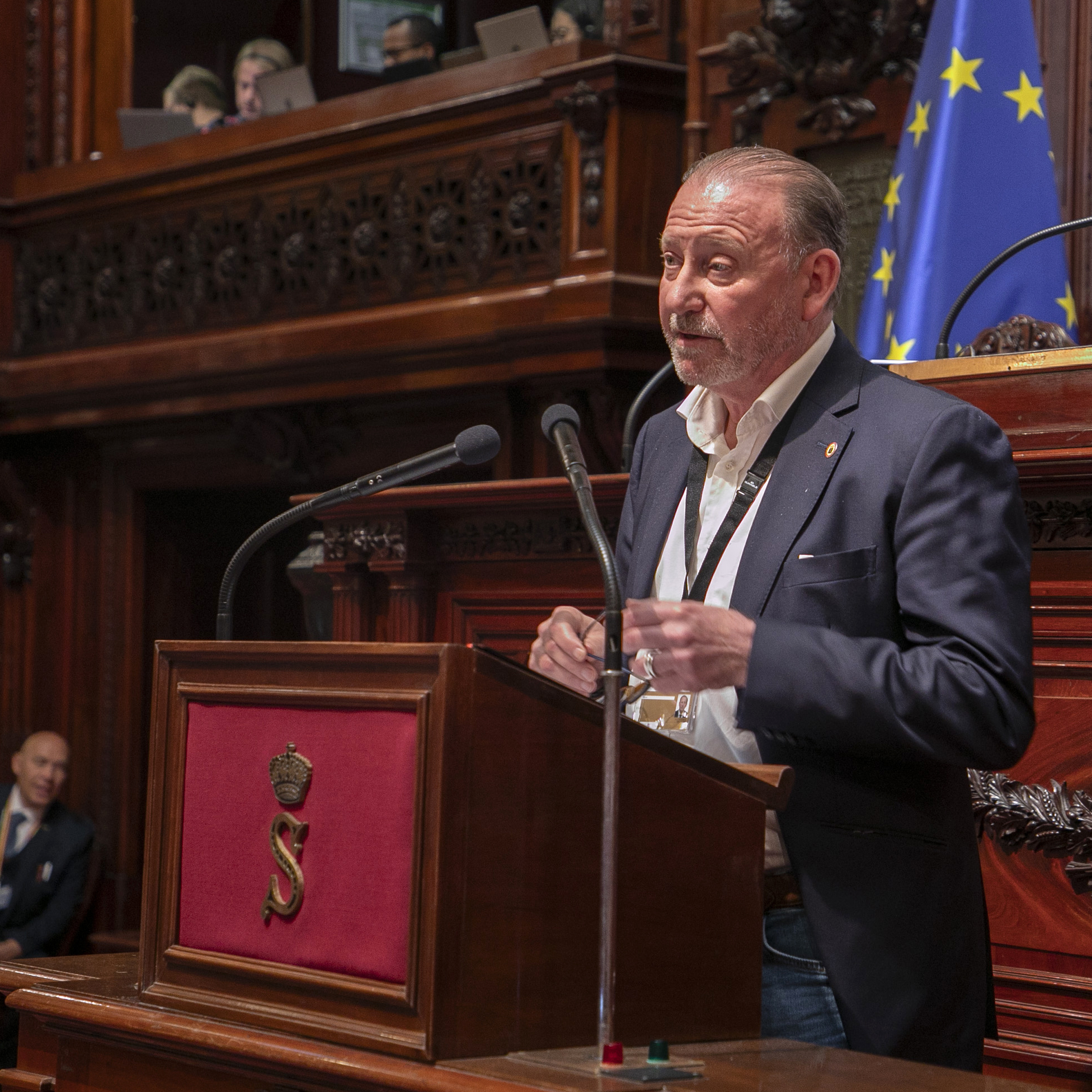  Le Sénat vote sur le projet de déclaration de révision de la Constitution