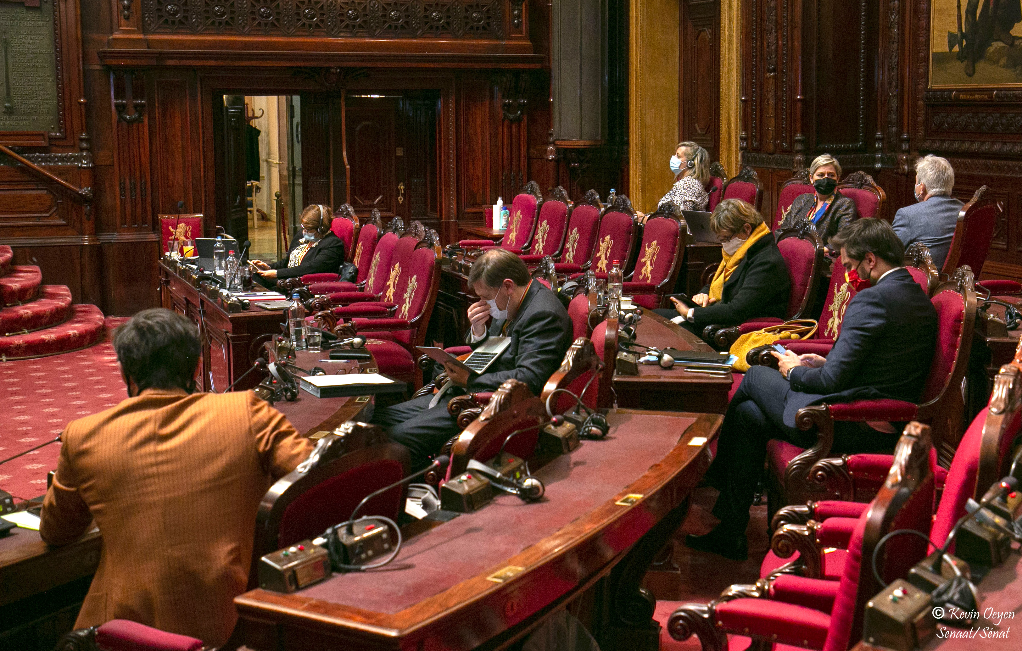  Le Sénat vote à distance pour la première fois et se réunit de manière hybride