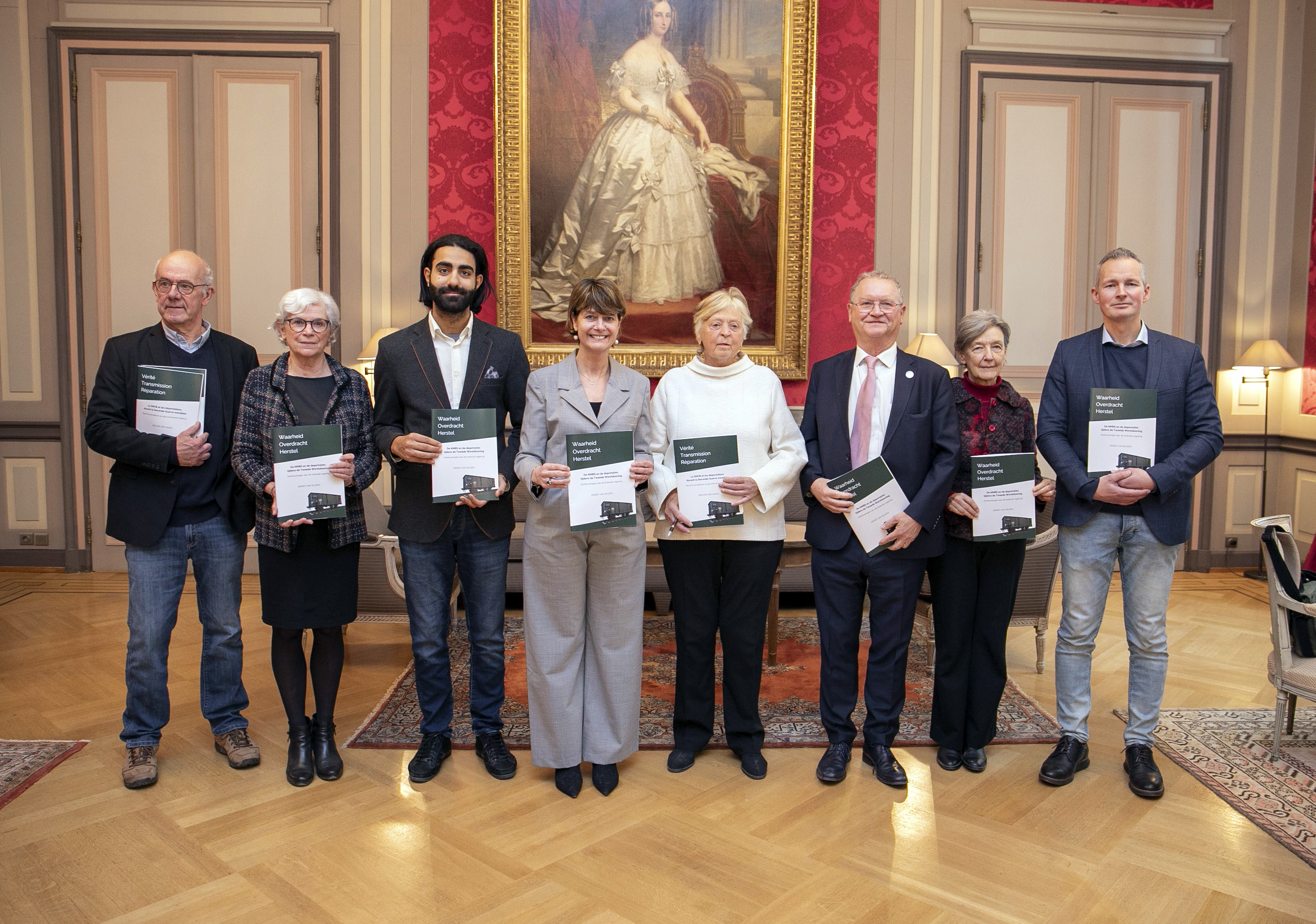  Groep van Wijzen presenteert zijn conclusies aan de federale regering