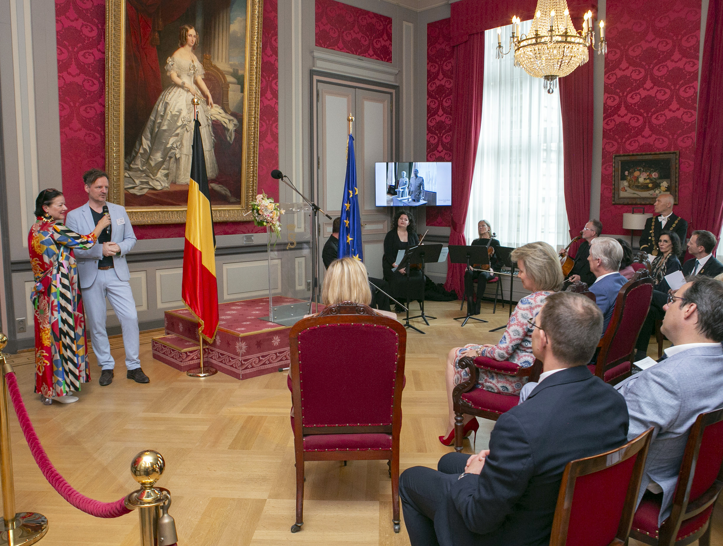  Bustes du Roi Philippe et de la Reine Mathilde au Sénat