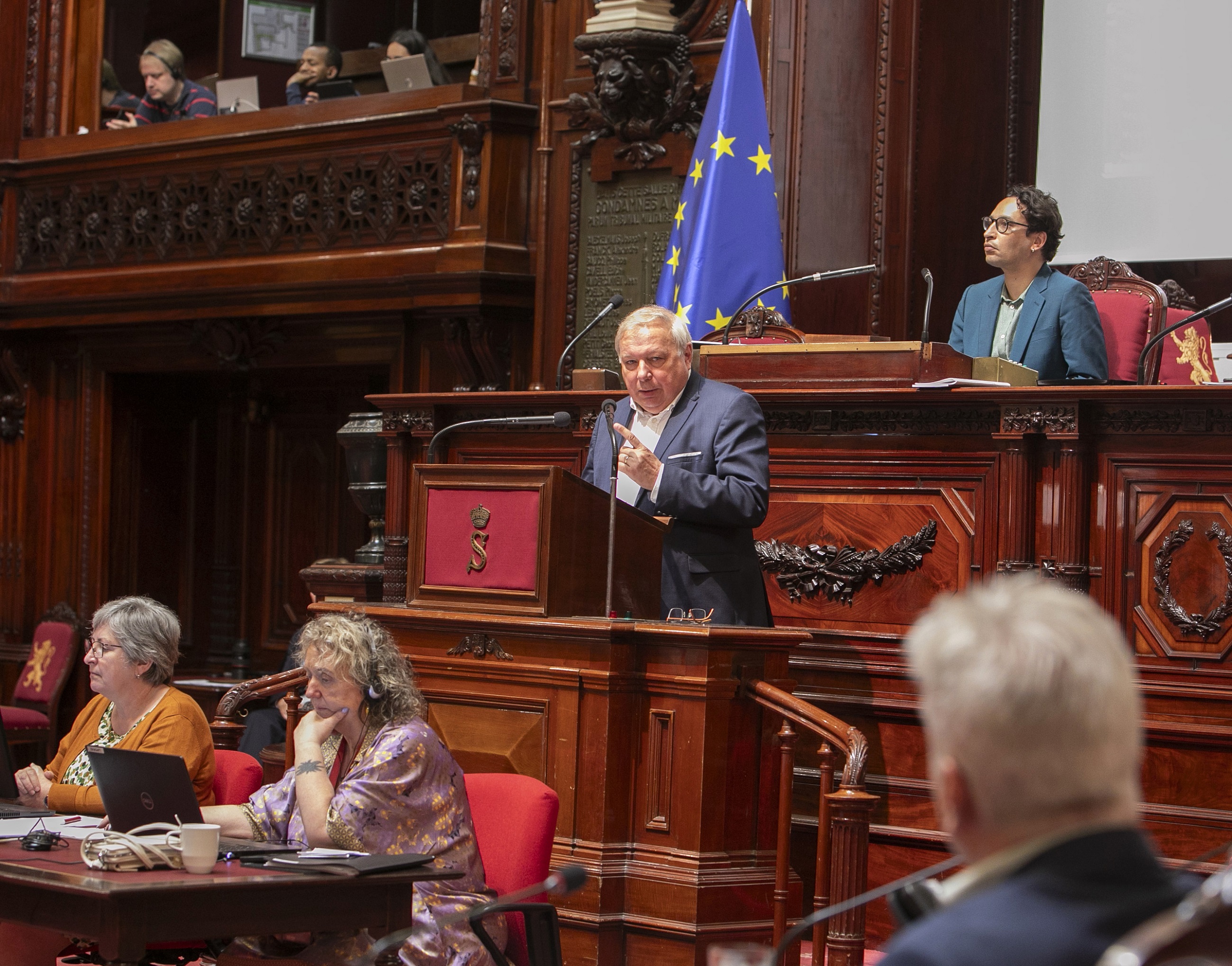  Le Sénat vote sur le projet de déclaration de révision de la Constitution