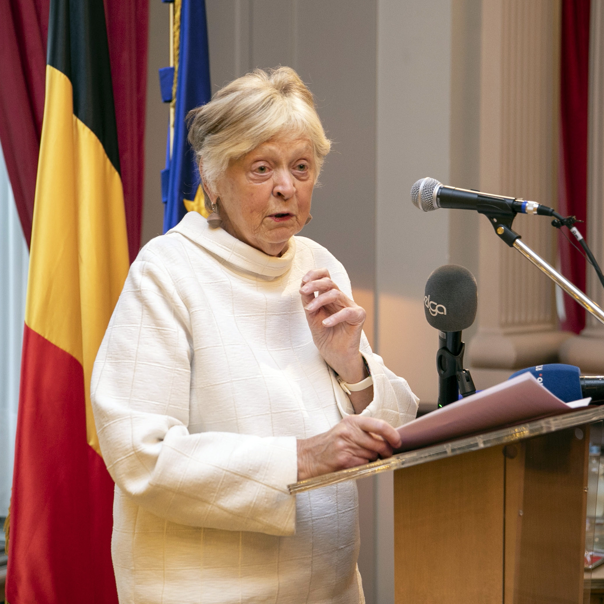  Groep van Wijzen presenteert zijn conclusies aan de federale regering