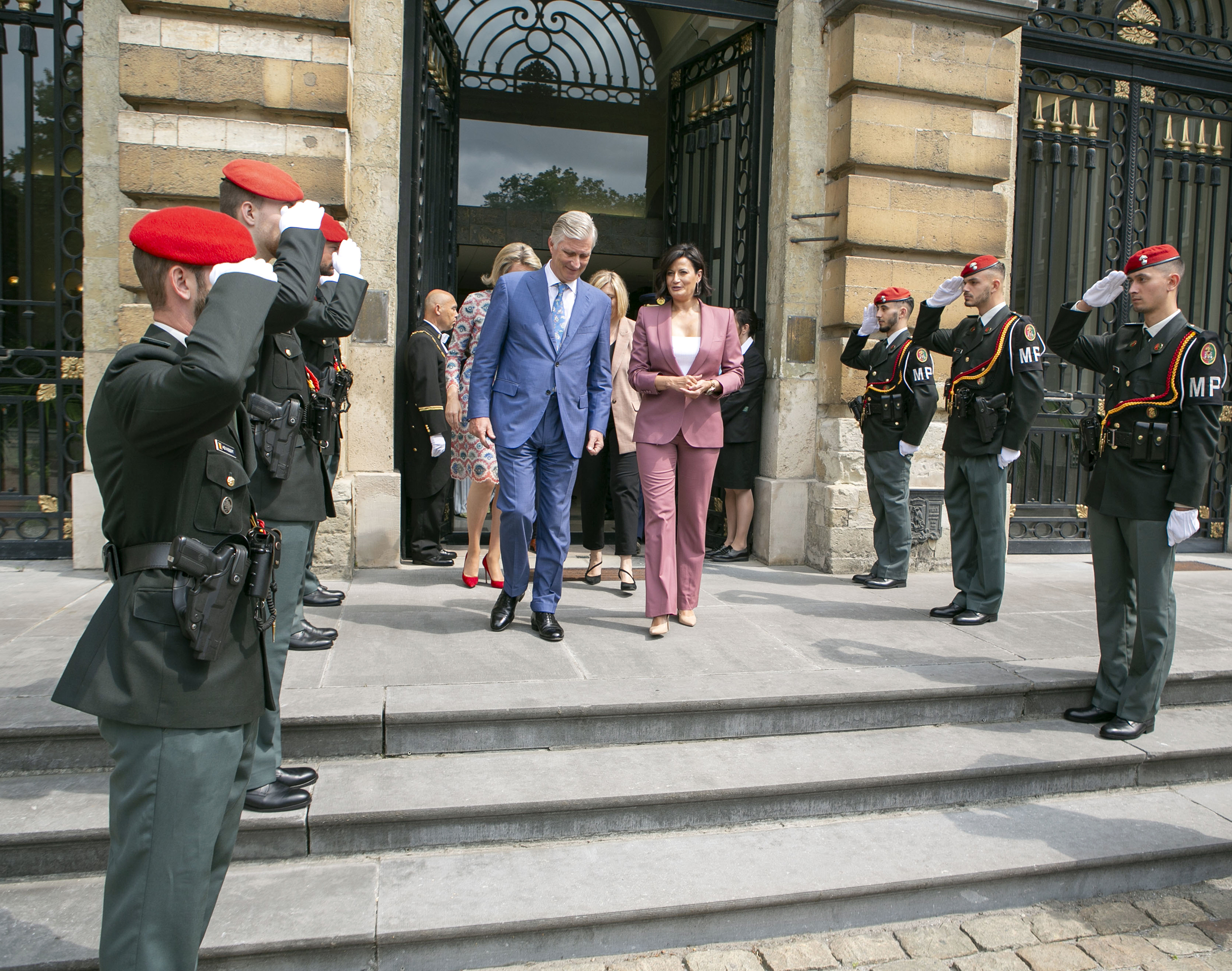  Bustes du Roi Philippe et de la Reine Mathilde au Sénat