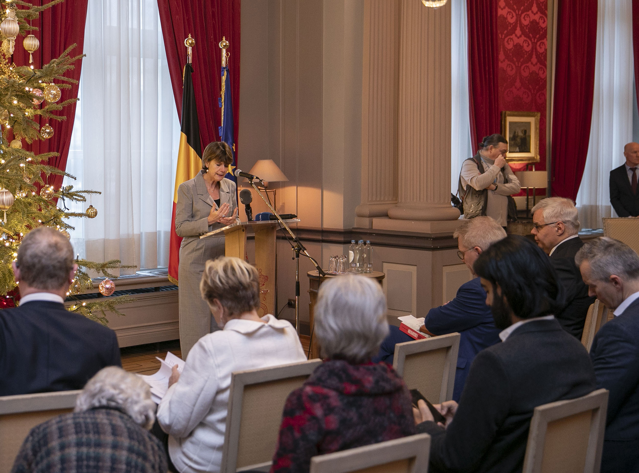  Groep van Wijzen presenteert zijn conclusies aan de federale regering