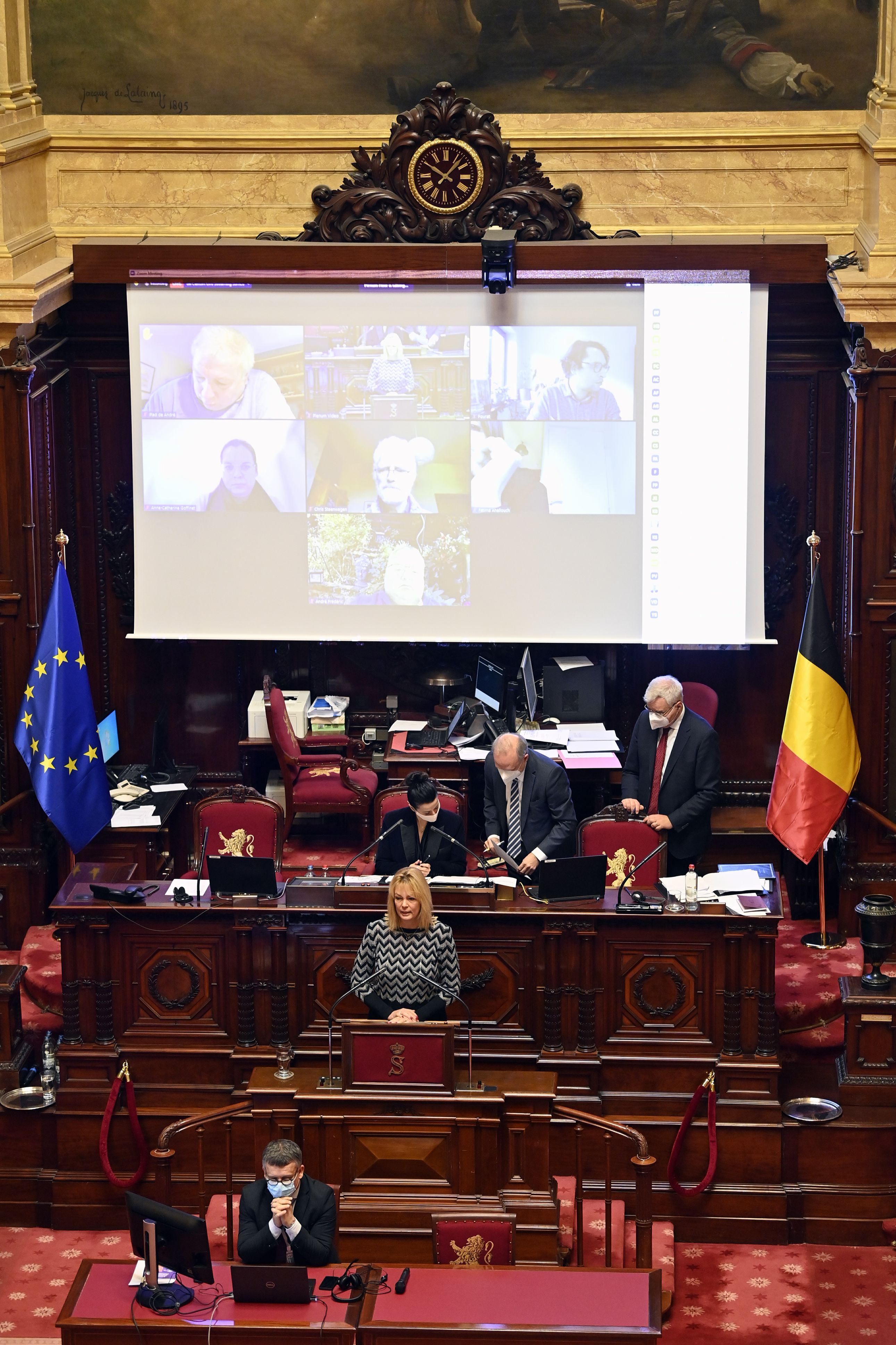  Le Sénat discute de l'impact de la crise de la COVID-19 sur les femmes