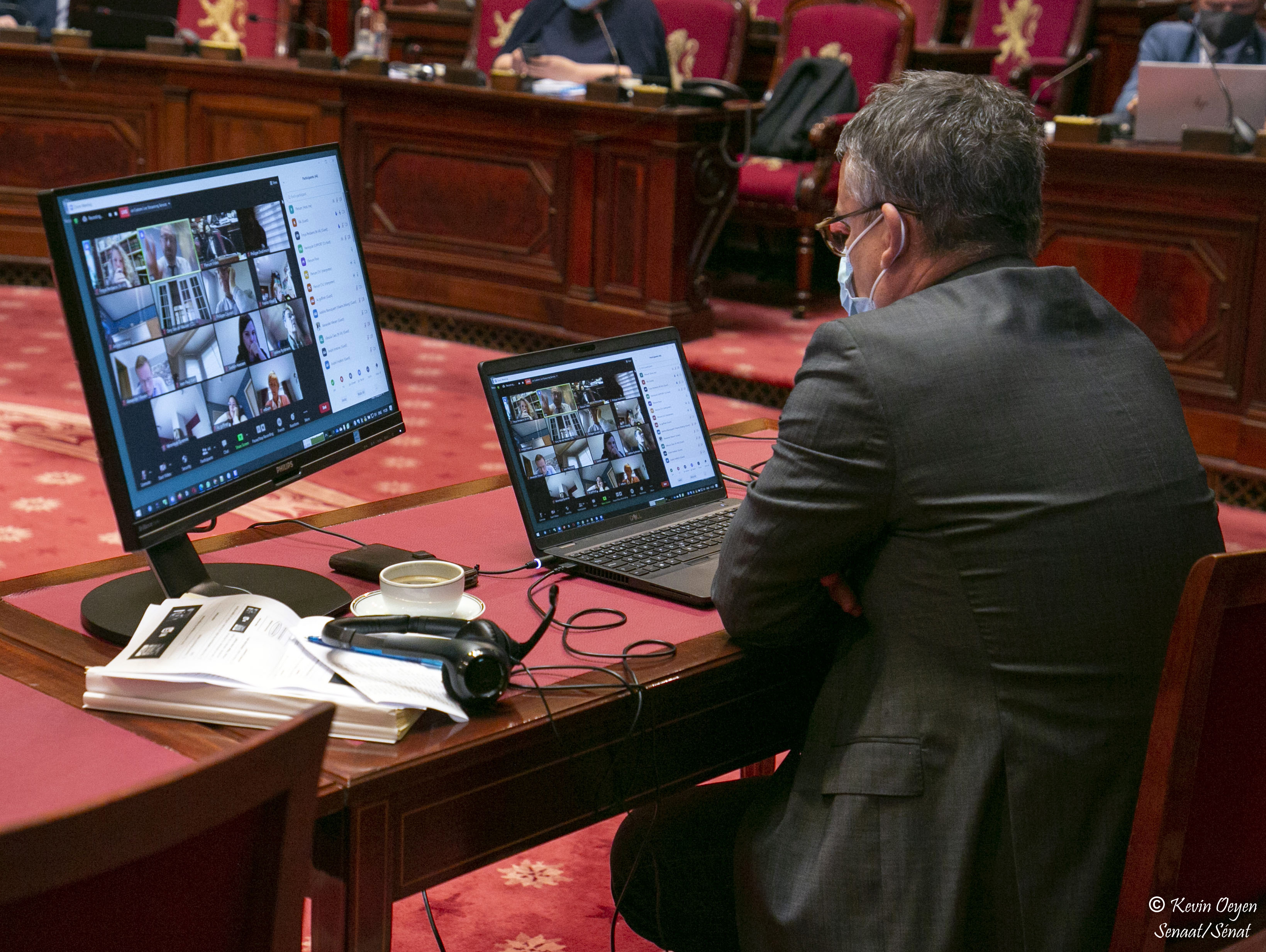  Le Sénat vote à distance pour la première fois et se réunit de manière hybride