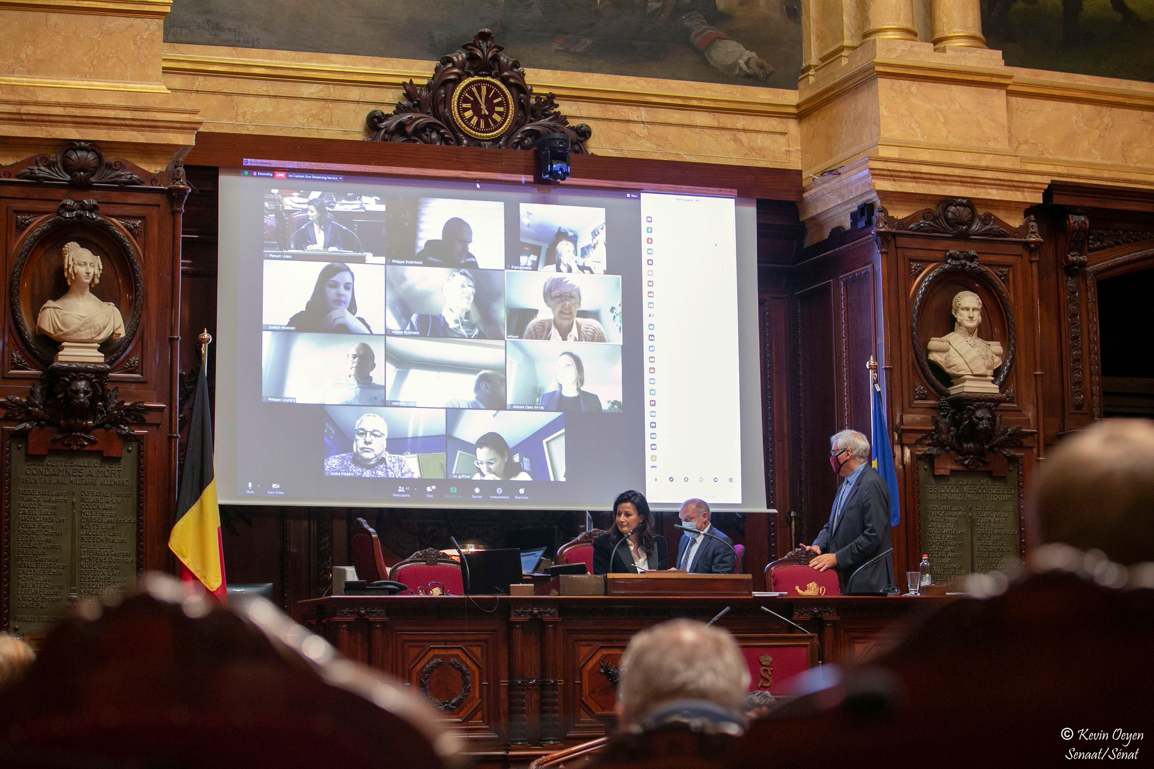  Le Sénat vote à distance pour la première fois et se réunit de manière hybride