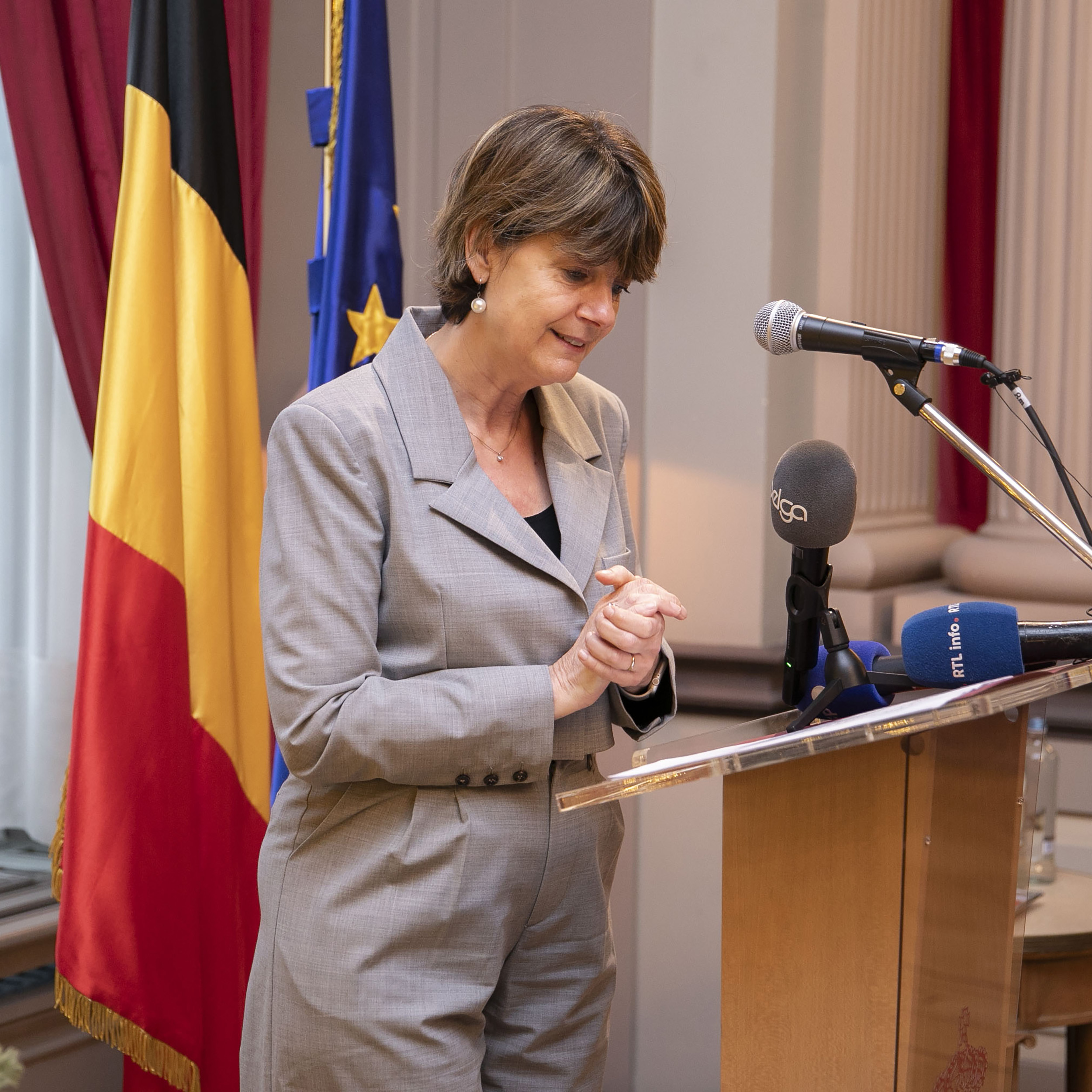  Groep van Wijzen presenteert zijn conclusies aan de federale regering