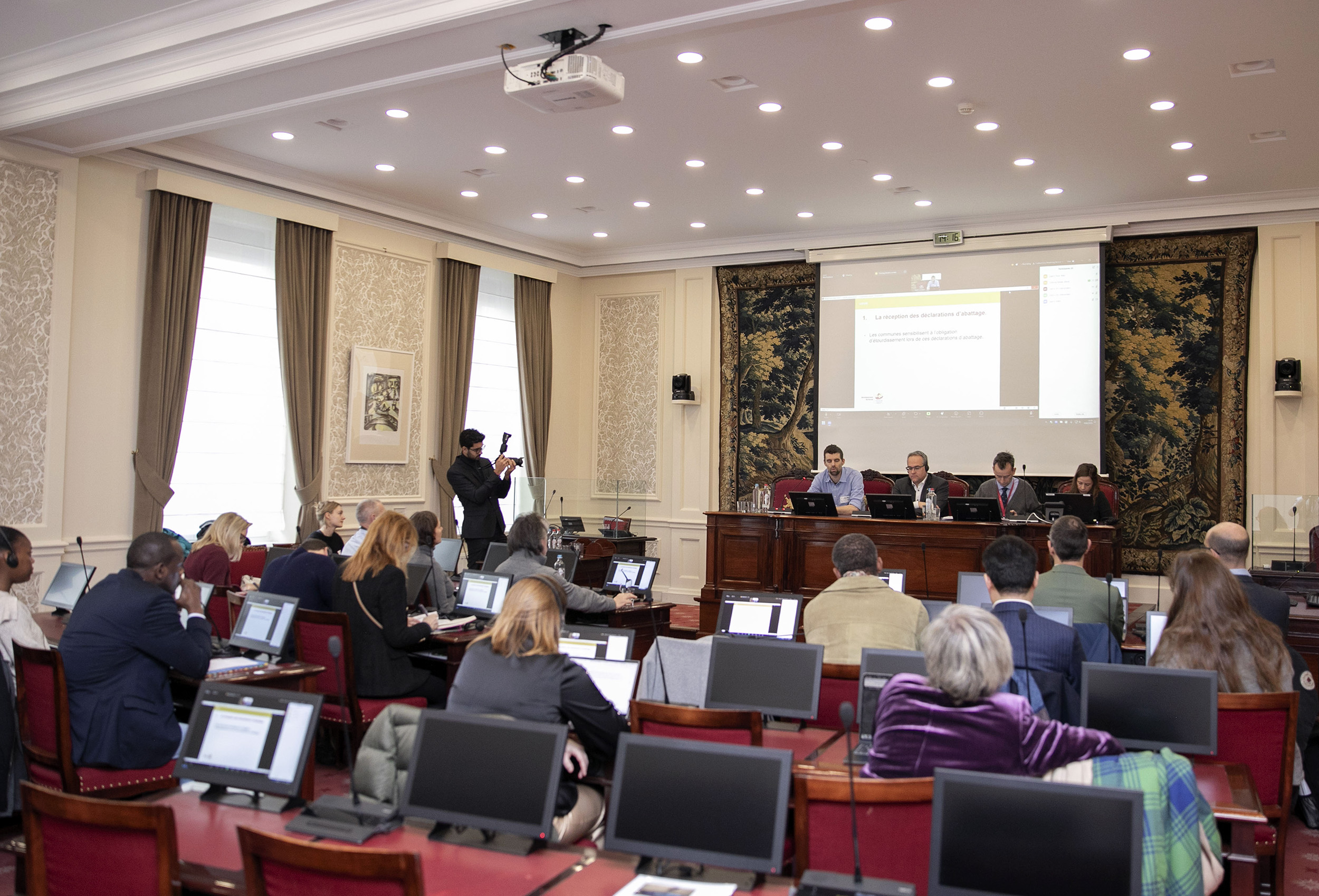  Voorstel van resolutie over particuliere slachtingen besproken in commissie